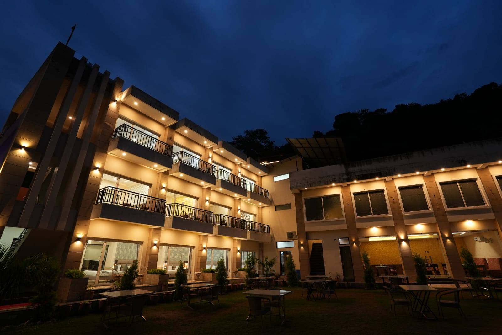 Royal Suites Chakki Mor